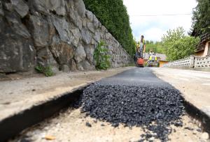 OPTIKA V CERKNICI 02 FOTO LJUBO VUKELIČ